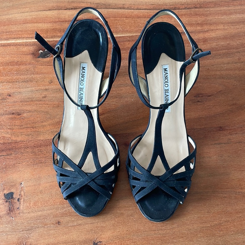 Manolo Blahnik. Size 39. Excellent condition. Worn once